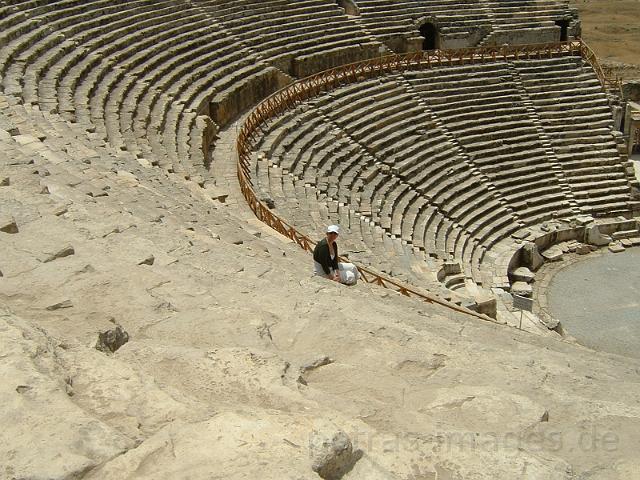 152 Pamukkale_Hierpolis_Petra sits on the steps.JPG - Petra sits on the steps